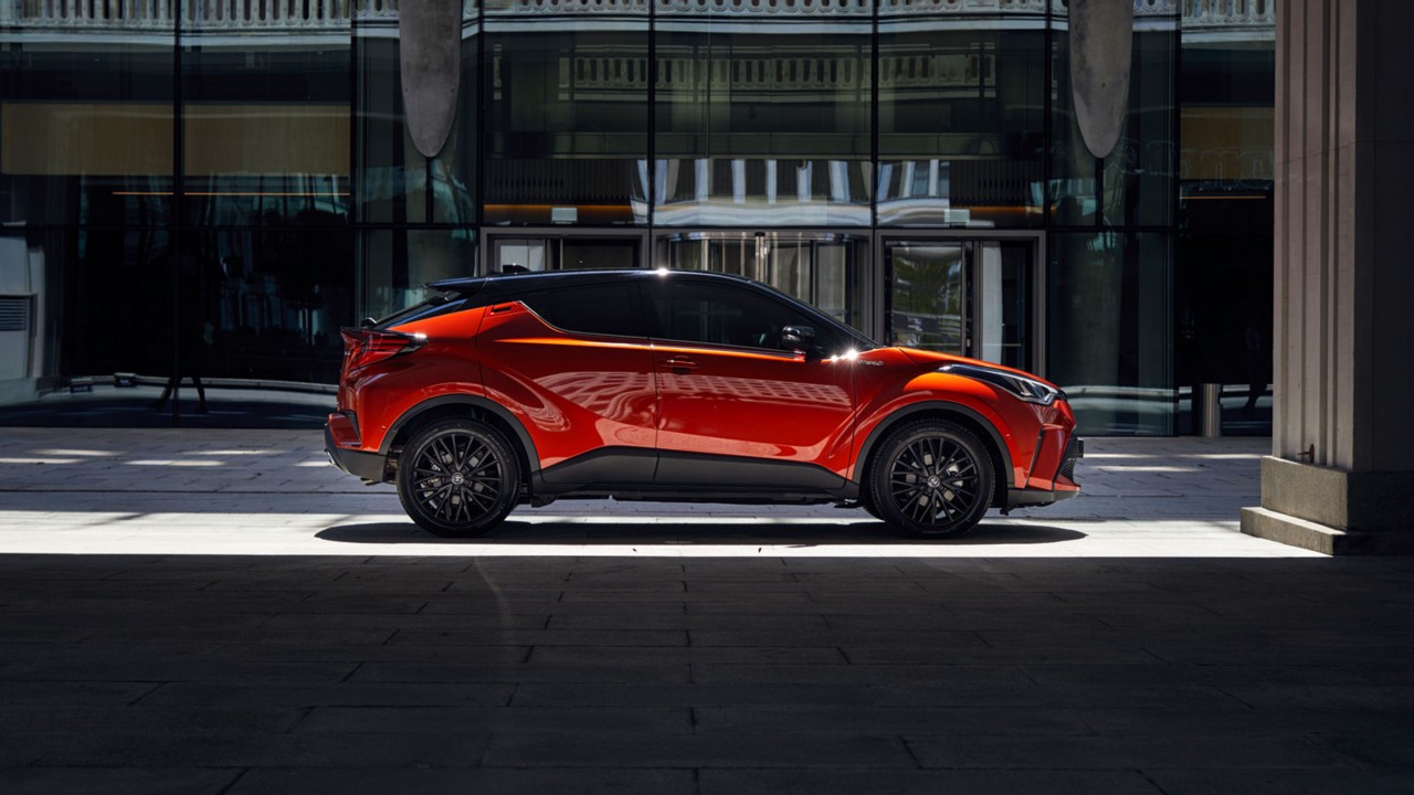 Model shown is Hybrid C-UERO in bi-tone orange with black roof (2TC )	