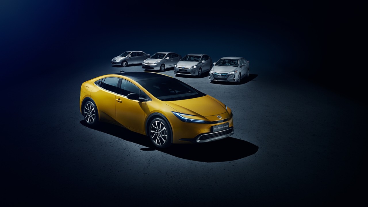 novo-prius-plug-in-5-gen-1920x1080